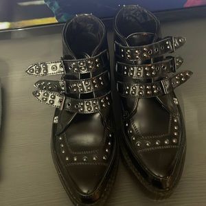 Black 3 bucks TUK boots. Worn 3 times.